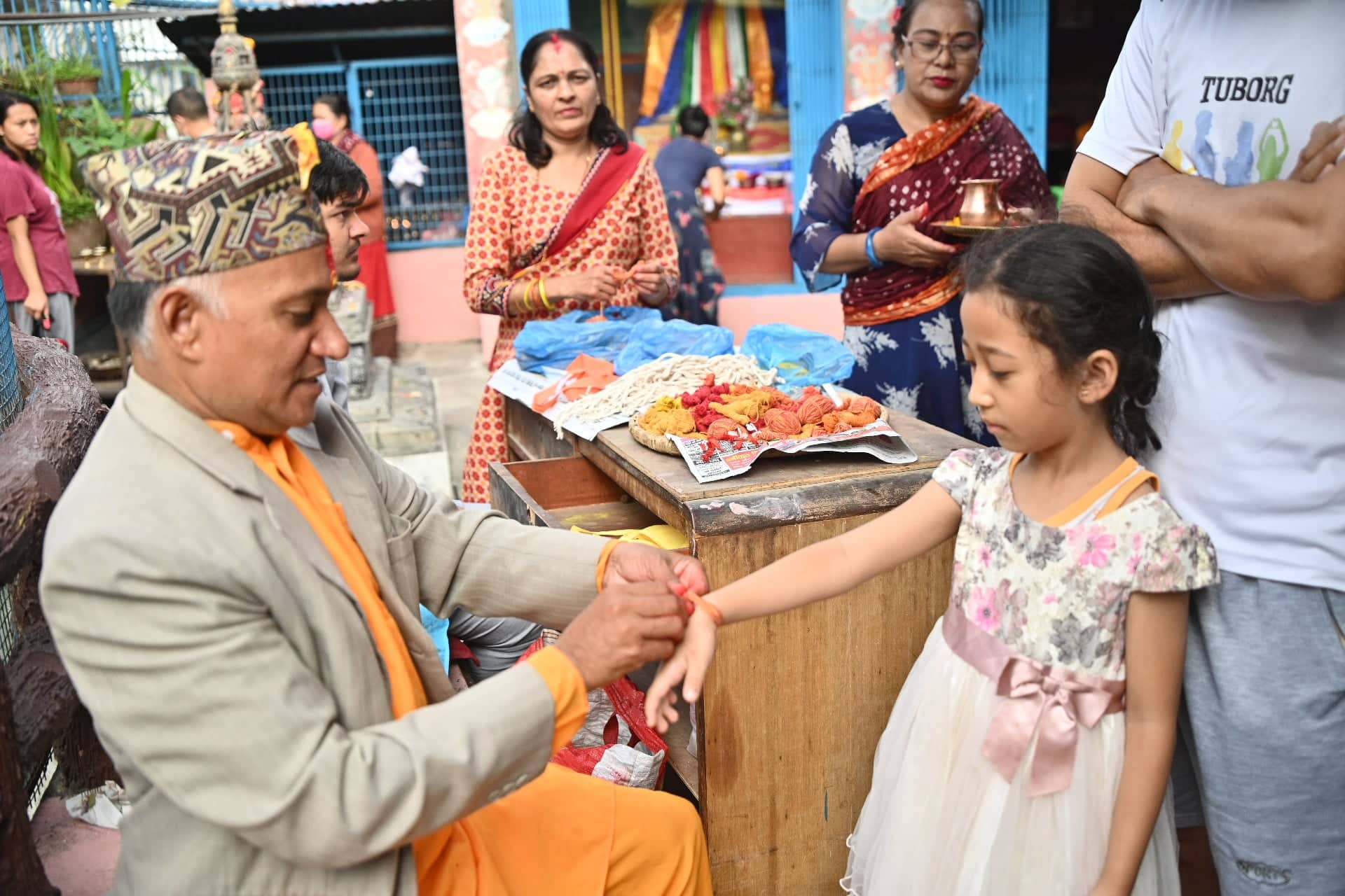 तस्वीरमा हेराैँ रक्षाबन्धन, जनैपूर्णिमा र गाईजात्राकाे चहलपहल